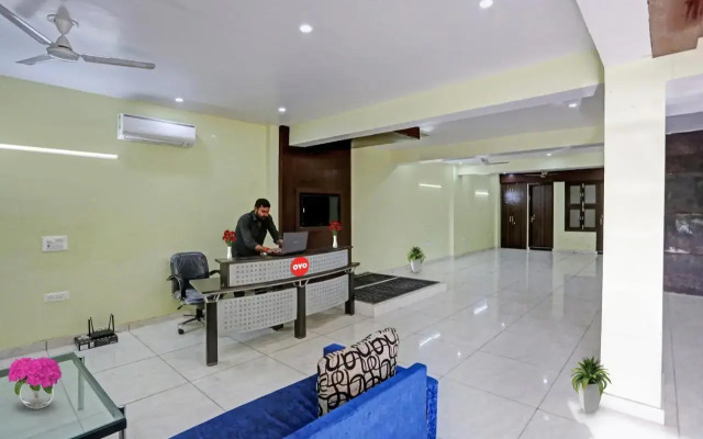Oyo Flagship 700795 Pl Residency