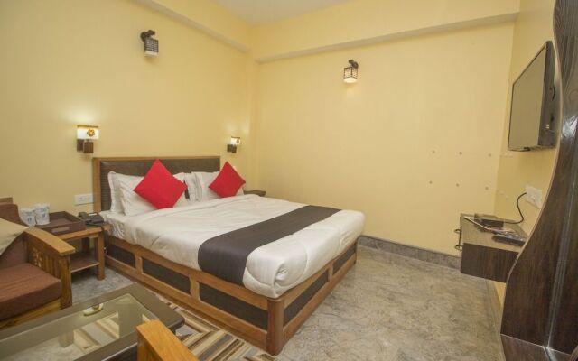 Townhouse OAK Hotel Regal Residency