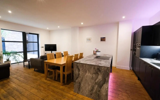 The Eden Warehouse - Pink Apartment (sleeps 4)