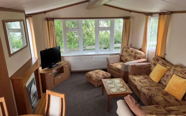 2 Bedroom Caravan at Heacham Beach With Decking