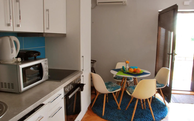 Cozy chic apartment with mini garden