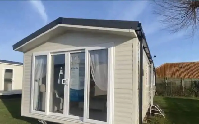 Impeccable 3-bed Caravan in Clacton-on-sea