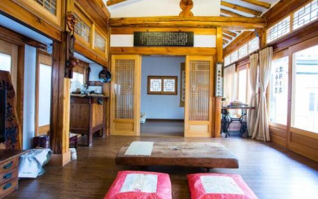 Aega Hanok Guesthouse