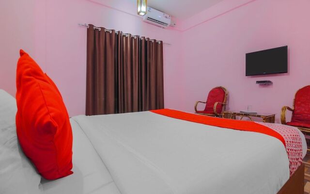 OYO 15449 Hotel Padma