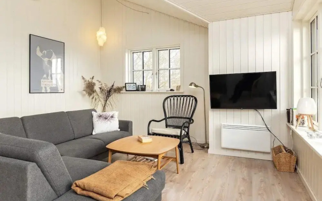 6 Person Holiday Home in Martofte