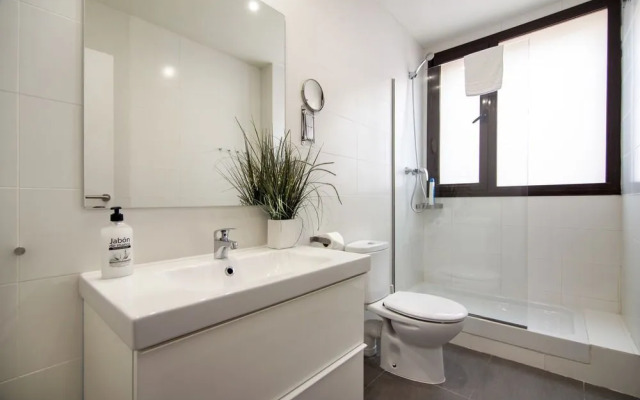 Happy People Gaudi Sant Pau Apartments