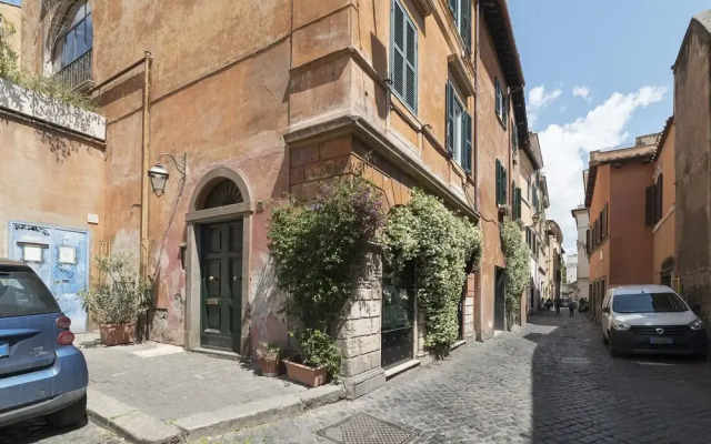 Trastevere Panoramic Rooftop Loft