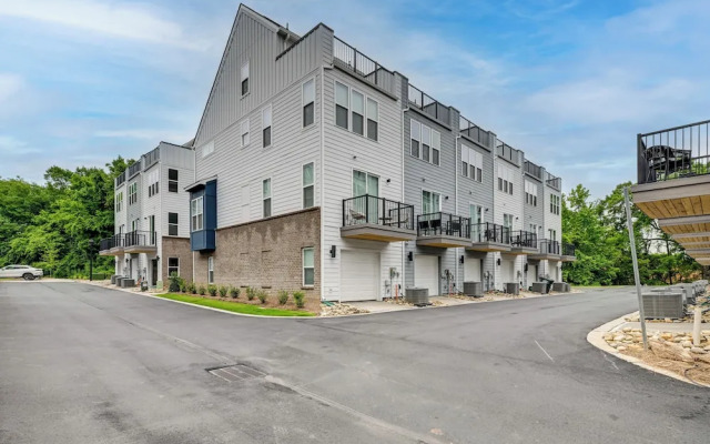 2 Mi to Uptown Charlotte: Family Townhome!