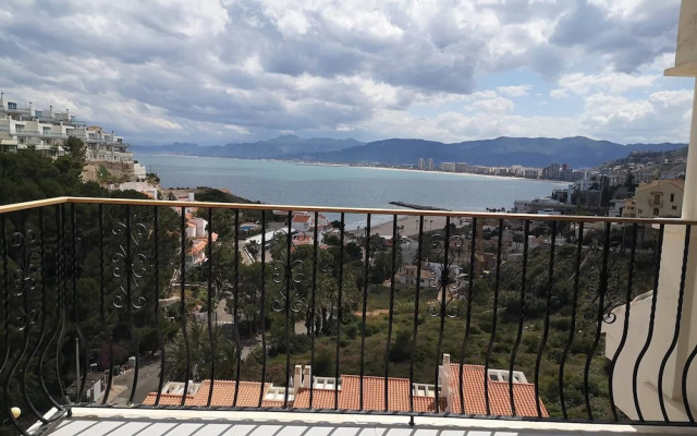 Apartment With Panoramic Frontal Sea Views