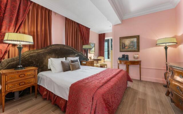 Bord'Eau Luxury Canal Suites