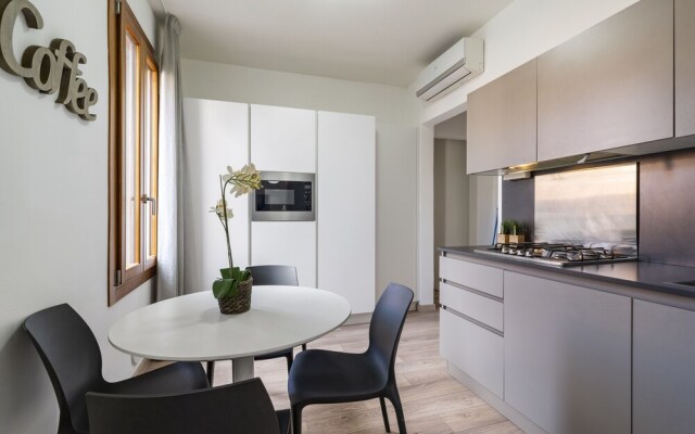 Sea to Sky Apartments Faville