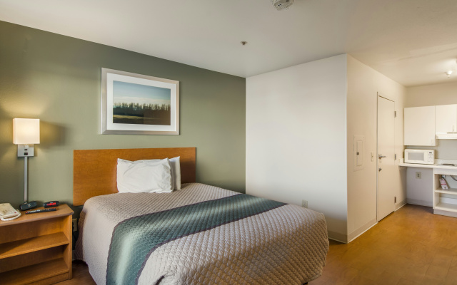 HomeTowne Studios By Red Roof Denver - Airport/ Aurora