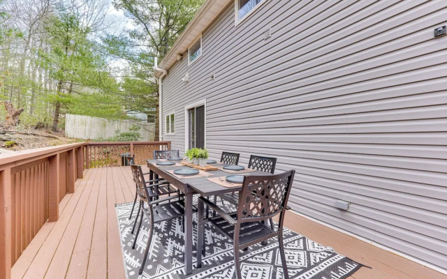 Secluded Kerhonkson Retreat With Deck + Views!