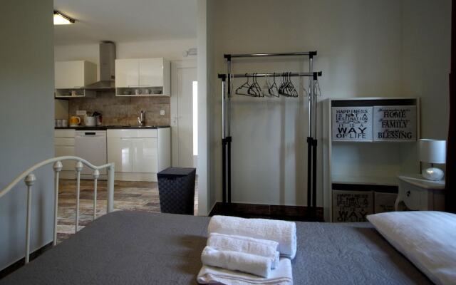 Sandra Apartments