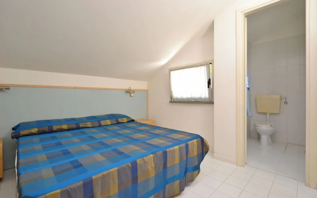 Two-level Flat for Groups in Lignano