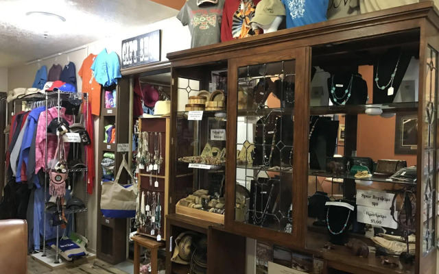 Broken Spur Inn & Steakhouse