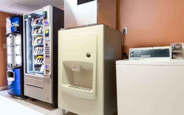 Super 8 By Wyndham Greensburg/Latrobe