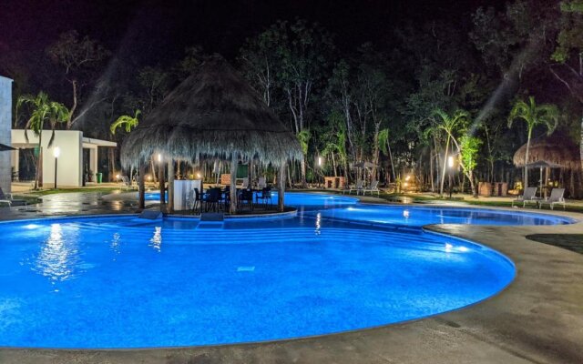 2-Bedroom Condo by the Jungle w/ Swimming pool