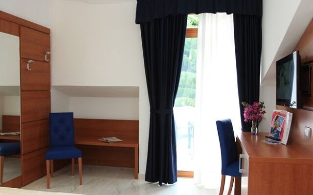 Villaggio La Mantinera Aparthotel