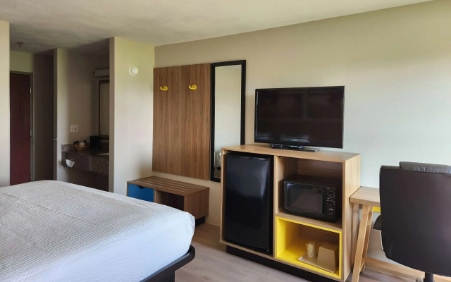 Days Inn by Wyndham Lafayette Scott