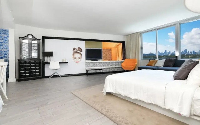 Miami World Rental - Mondrian 808