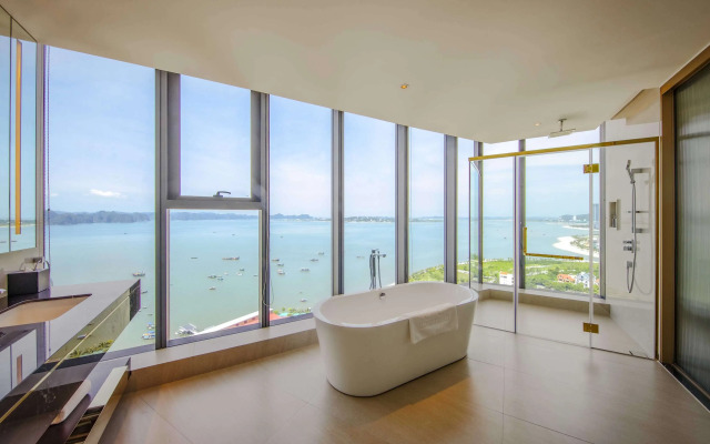 Radisson Blu Hotel, Ha Long Bay
