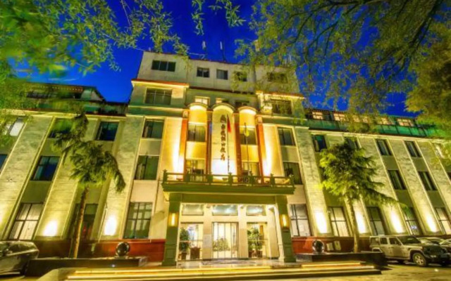 Hongshan Oxygen Fuyuan Hotel (Potala Palace Plaza)