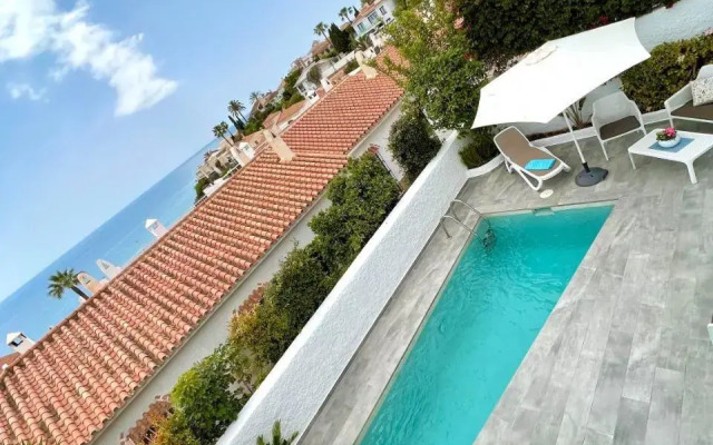 Wonderful house just above the Sea