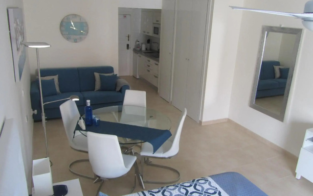 Los Cristianos studio, modern, spacious, pool,WiFi