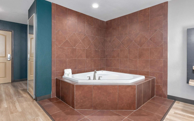 La Quinta Inn & Suites by Wyndham Woodway - Waco South