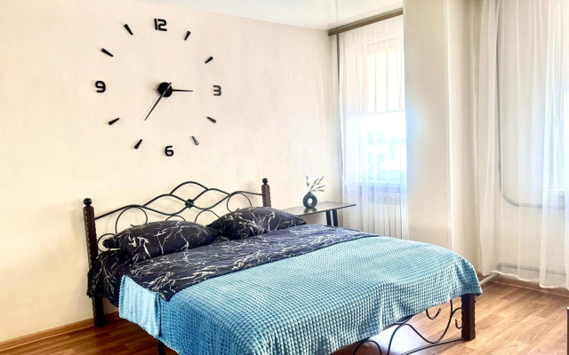 Апартаменты на проспекте Ливанова 13