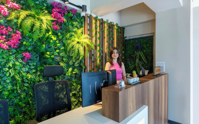 Hilltown Airport Hotel