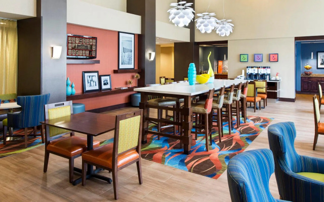 Hampton Inn & Suites Pensacola I-10 N at Univ. Town Plaza