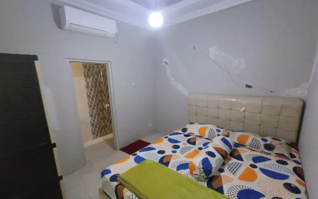 OYO 93932 Paviliun Dr Edison Syariah