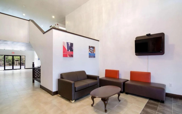 Deluxe Inn & Suites - Moss Point
