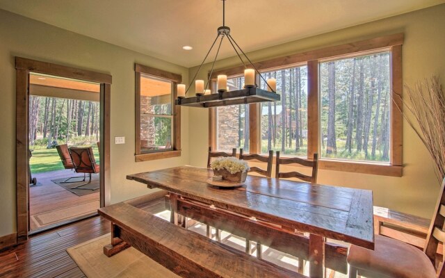 Modern-rustic Ronald Getaway: Hot Tub, Grill!