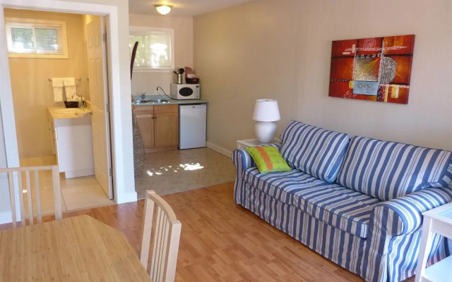 Oasis by the Bay Vacation Suites