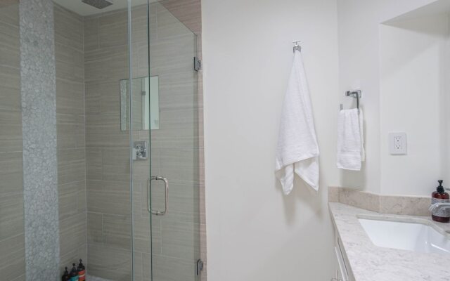 Spacious 4BR Near Old Town by WanderJaunt