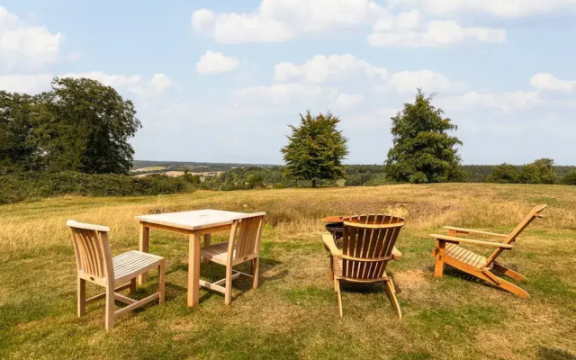 Drovers Hill at Stonor - Redwood - Shepherds hut