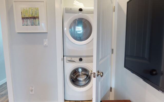 Beachside Getaway - 3 Br Condo