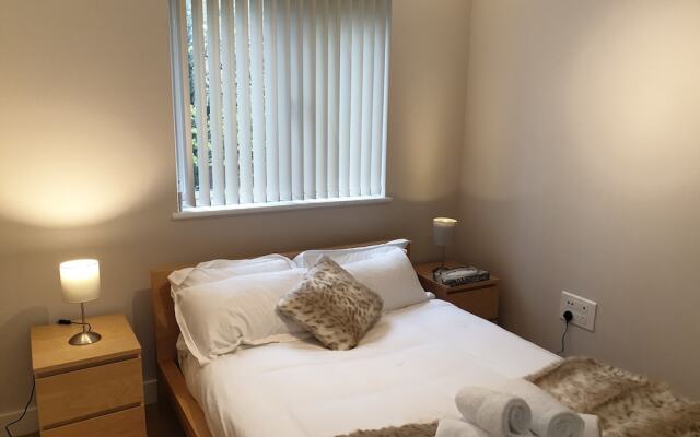 Birminghams Hidden Gem Emerald Apartment, Sleeps 4