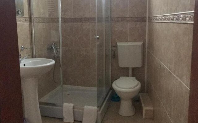 Hotel Lexus - Fost Cosmin