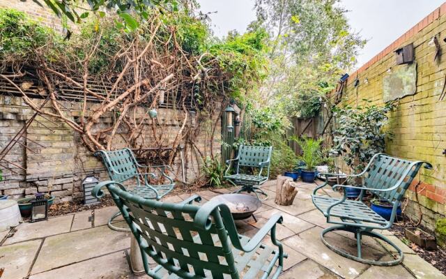 Beautiful Two Bed Abode In South West London