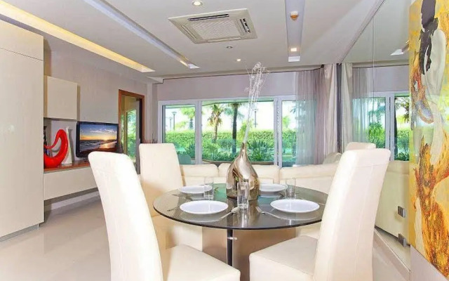 Ocean Fringe Apartment A