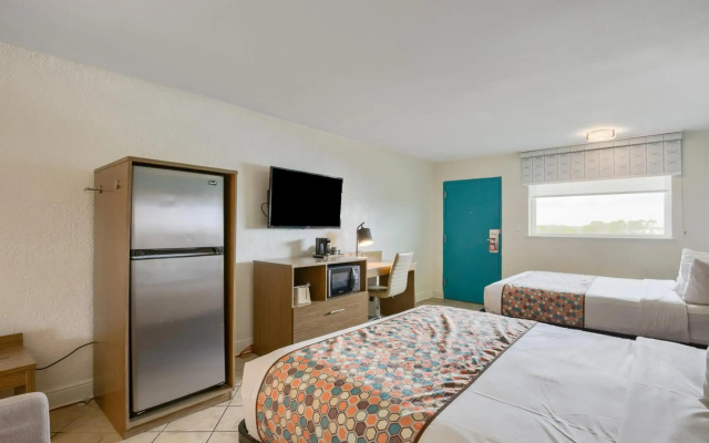 Beachside Resort Hotel