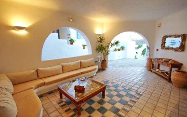 Yades Suites Apartments & Spa