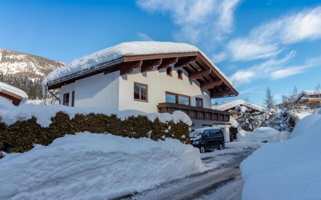 Sunlit Apartment with Infrared Sauna in Fieberbrunn