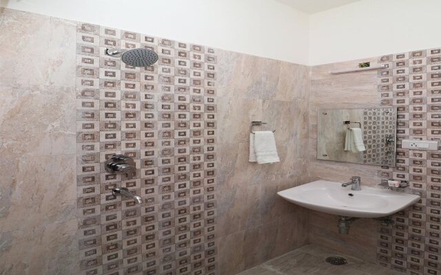 Hotel Golden Leaf By OYO Rooms