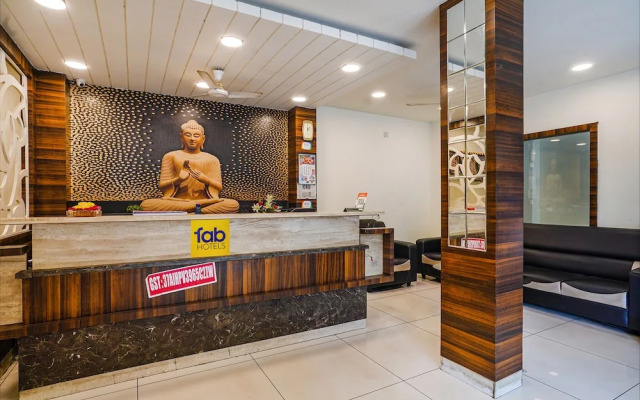 Fabhotel V Grand