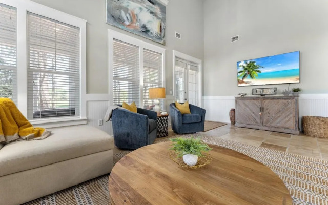 1369 Laurel Grove "the Crows Nest"